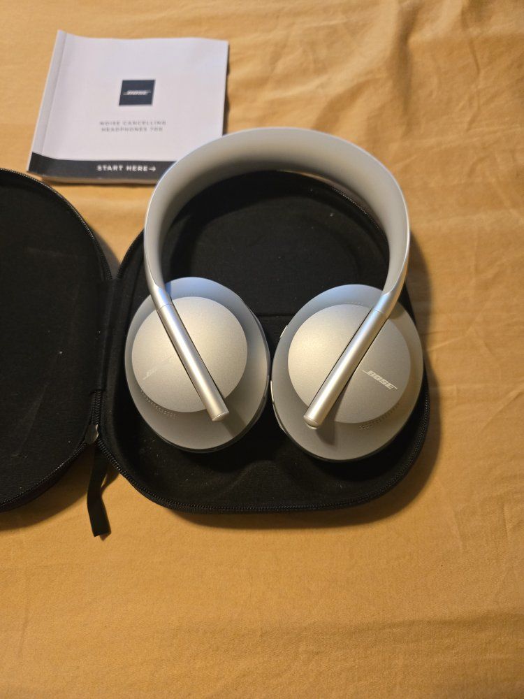 Bose Noise Cancelling Headphones 700 Silver Over-Ear with Case & Manual