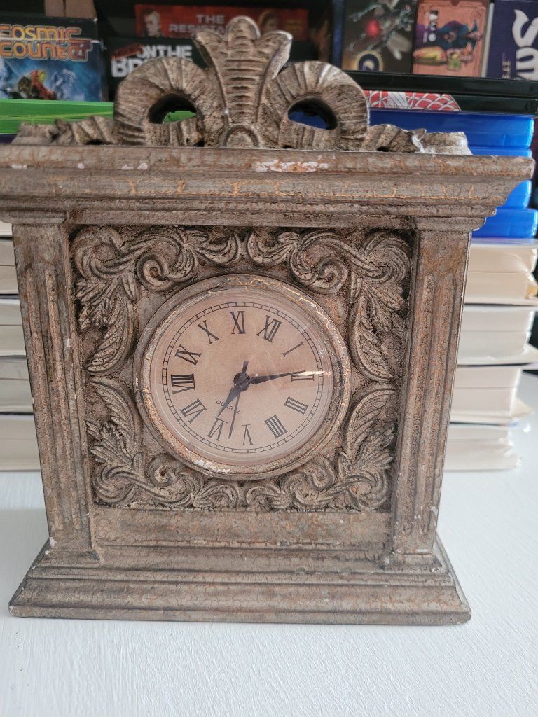 Mantle/desk clock