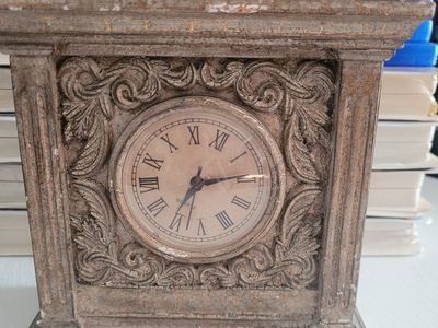 Mantle/desk clock