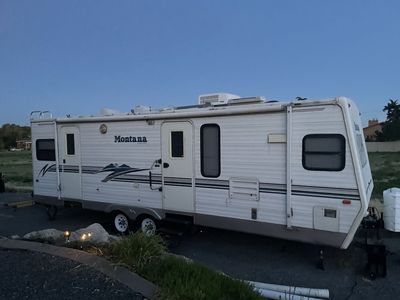 2001 Keystone Montana Mountaineer 31’-like new condition