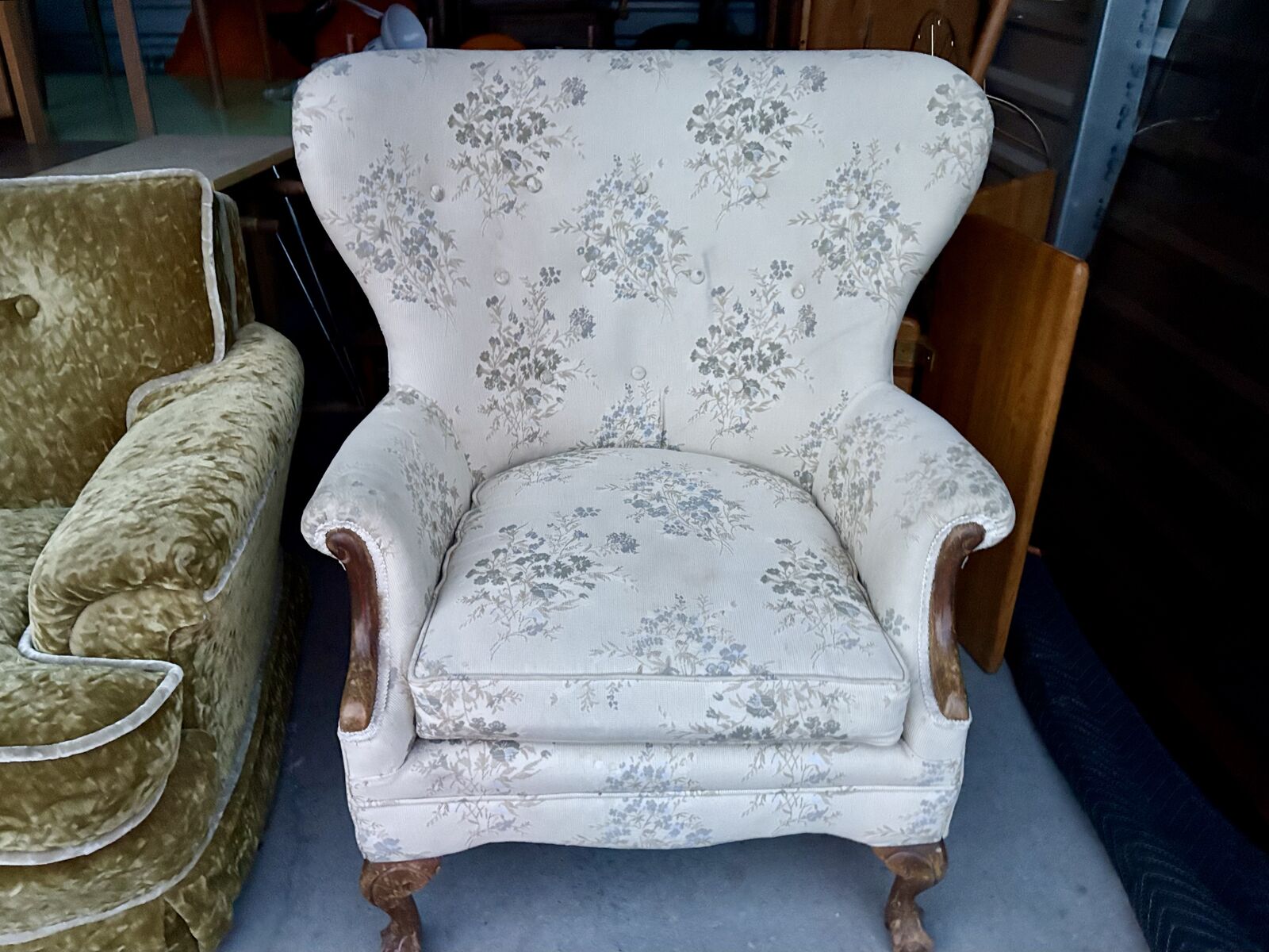 Stunning vintage Queen Anne style wingback armchair, featuring with a a beautiful floral pattern fabric, cabriole legs antique