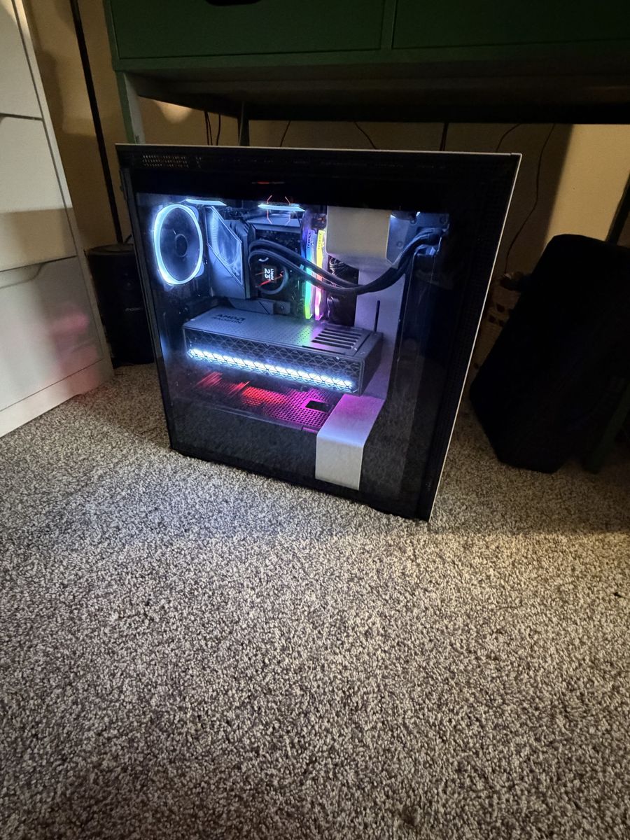 New Gaming PC Ryzen 7 9800X3D, Radeon RX 9070 XT 16GB, 32GB RAM