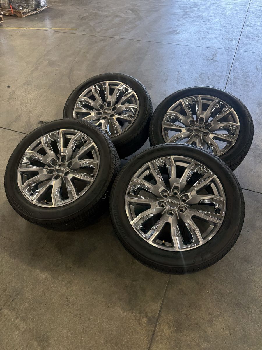 LIKE NEW gmc Yukon Denali OEM 22in/ 285/45/22 tires