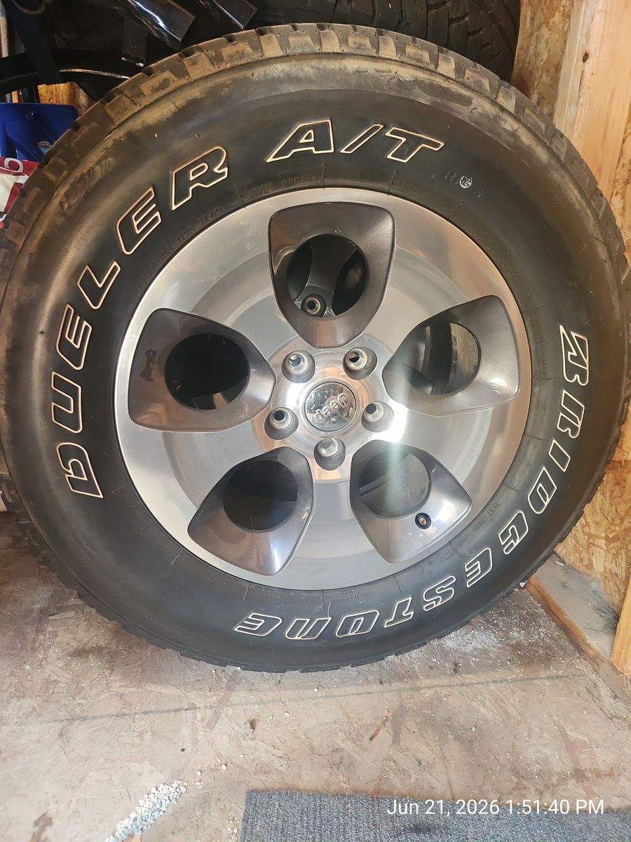 5 ea Jeep wheels & tires 255/70R18  112S  M&S
