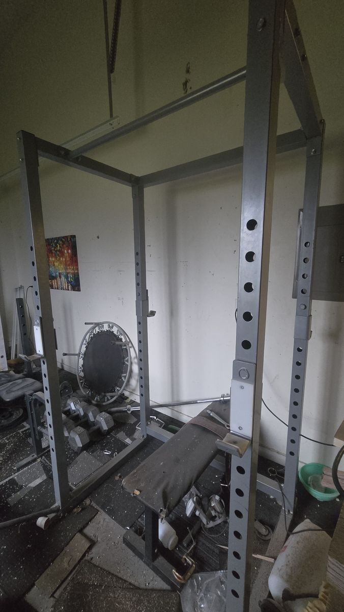 Weight Lifting Rack / Cage (Squat, Bench)