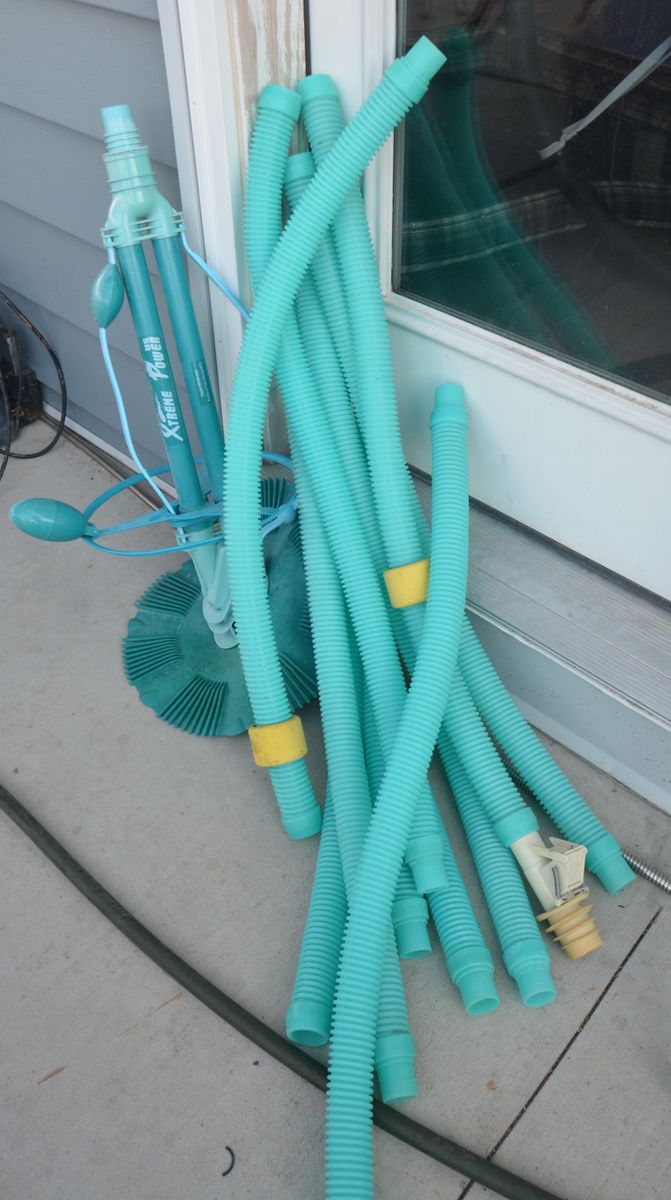 XtremepowerUS 75037 Automatic Pool Vacuum with Hose Set