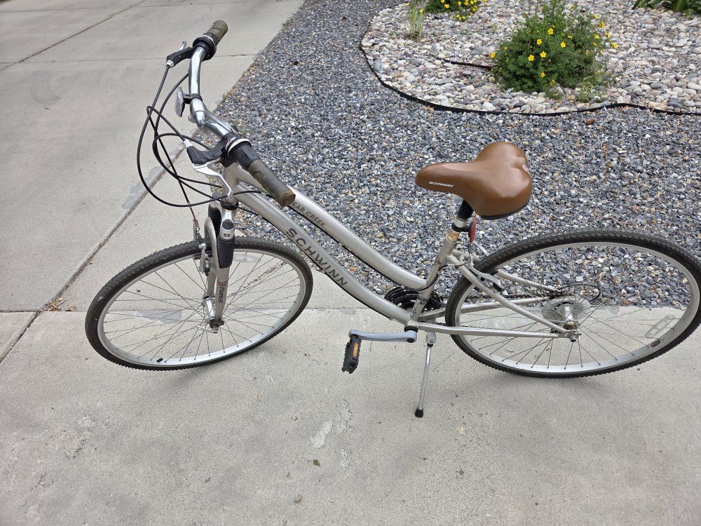 Schwinn Clear Creek Hybrid Bike - Women's/Unisex Silver