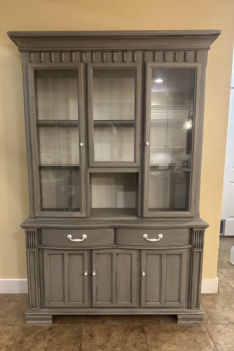 China Hutch, Dining Cabinet, Great Condition, Real Wood