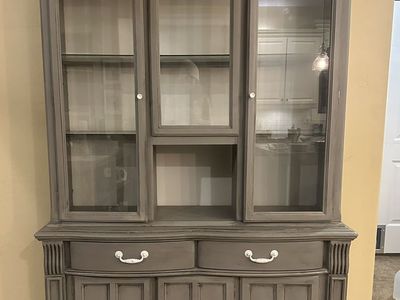 China Hutch, Dining Cabinet, Great Condition, Real Wood