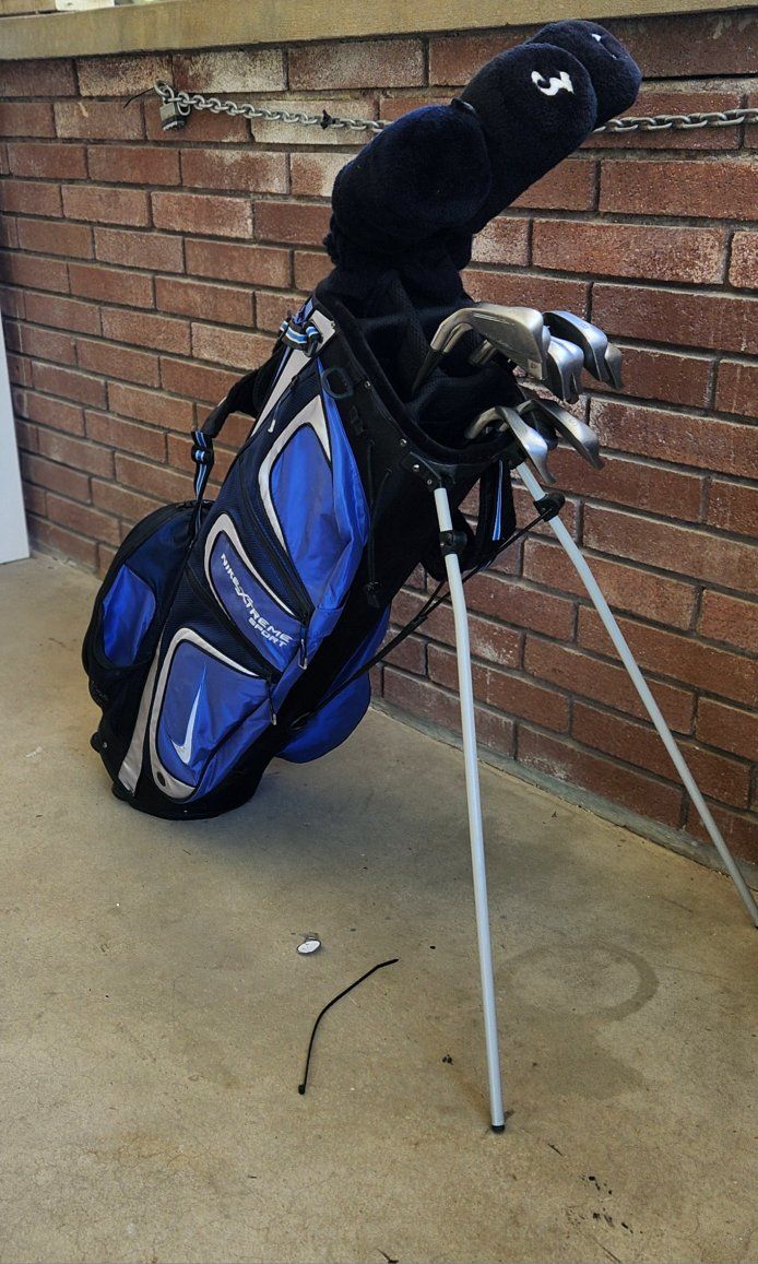 100% Nike/ Precision graphite, full and complete golf set.