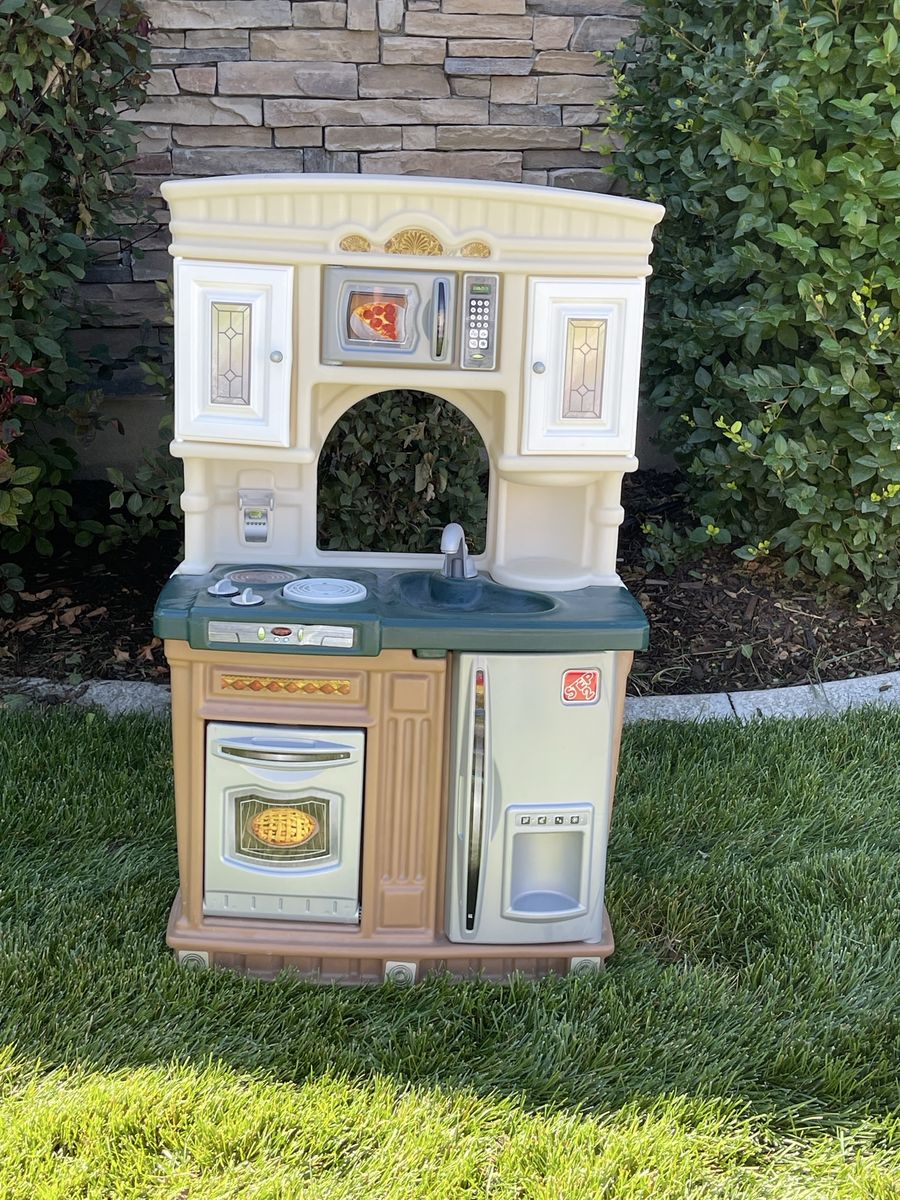 Step2 Plastic Toy Kitchen Playset
