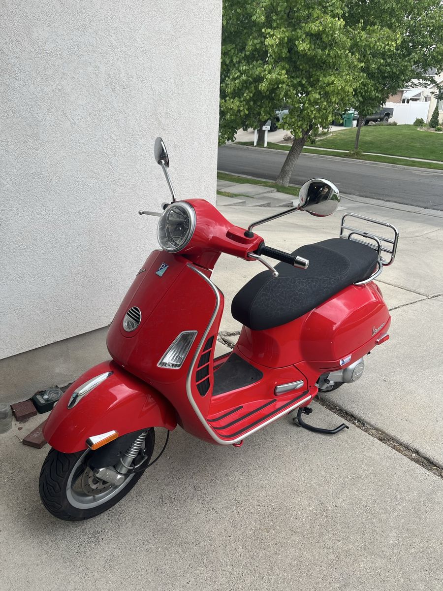 Vespa GTS 250 ie Red Motor Scooter with Rear Rack