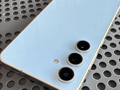 Samsung Galaxy S24 FE 128GB – $320