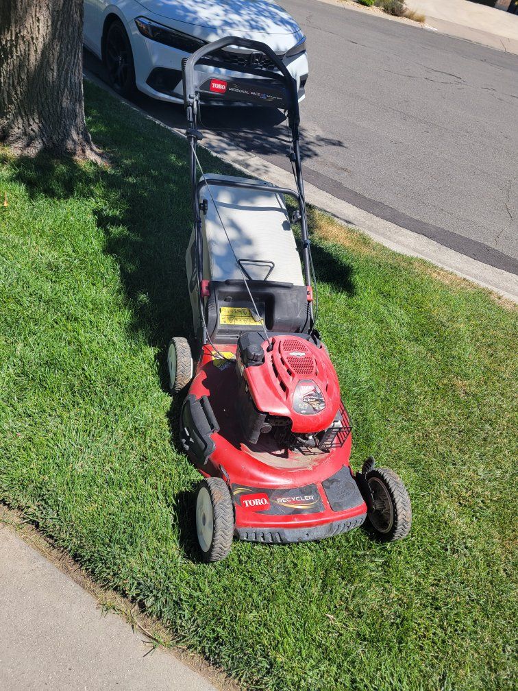 6.5 HP 21 inch Toro Recycler Personal Pace Self-Propelled Gas Mower