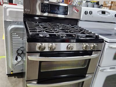 BEAUTIFUL LG STAINLESS STEEL 5 BURNER DOUBLE OVEN GAS RANGE! W-WARRANTY