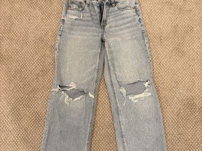 American Eagle light blue jeans