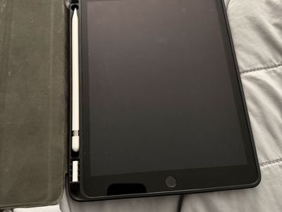 Used Apple iPad with Apple Pencil & Case