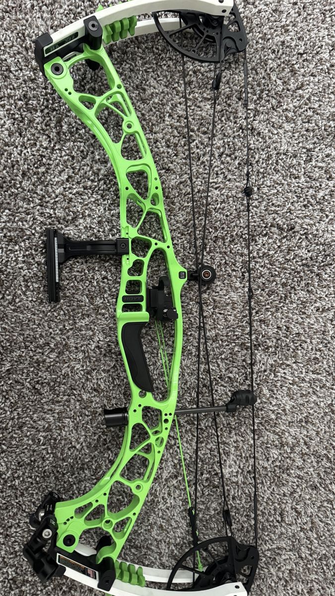 Hoyt ax-2 32 bare bow