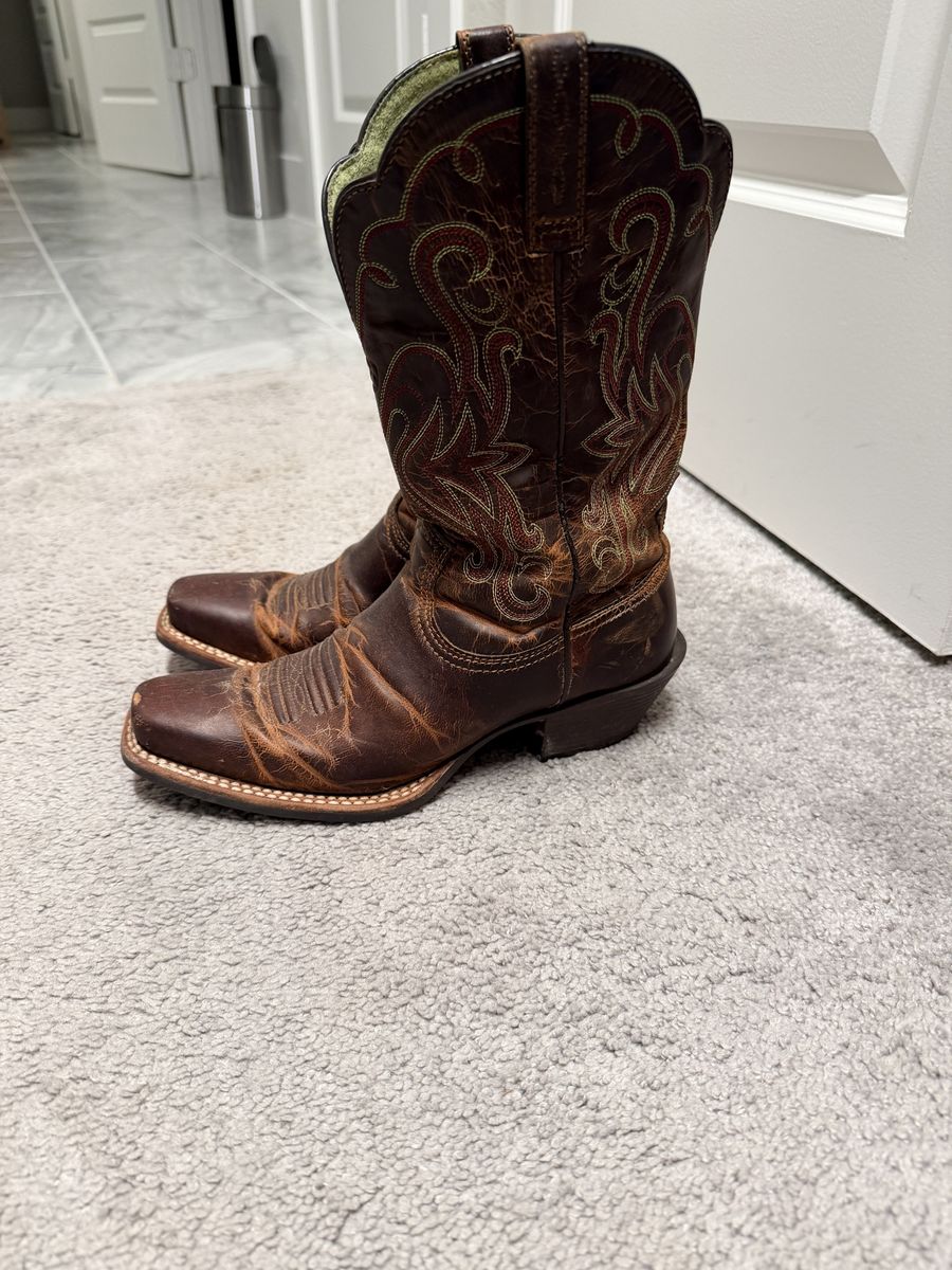 Women's Cowboy Boots Ariat Size 6.5