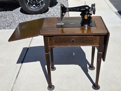 Antique 1928 Singer Model 66 Sewing Machine with Vintage Wood Cabinet Table