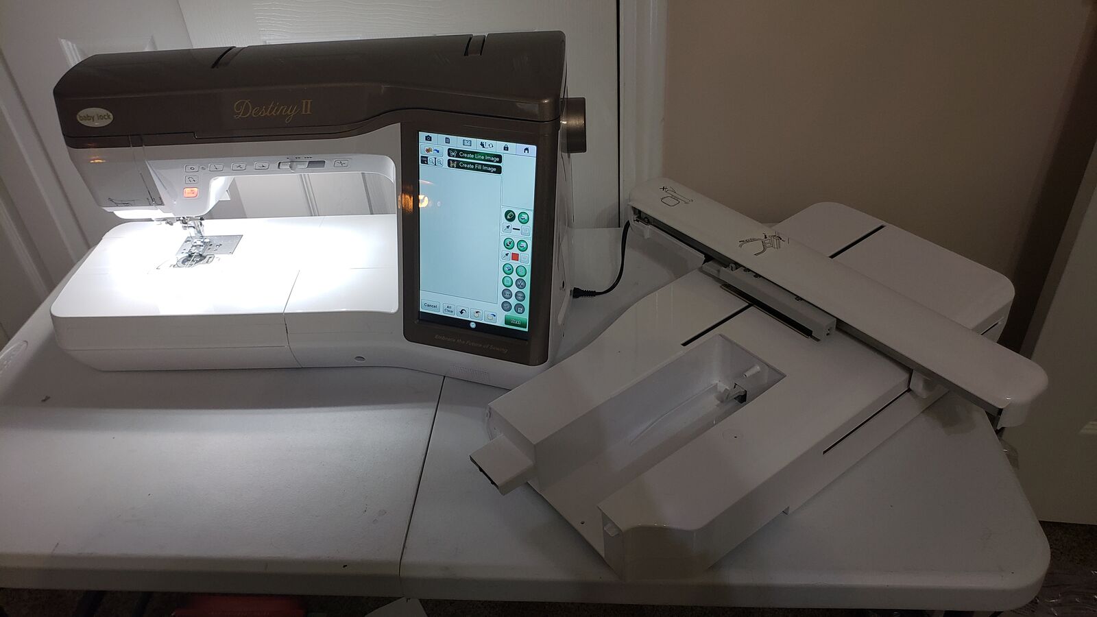Destiny II Sewing / Embroidery machine and all accessories