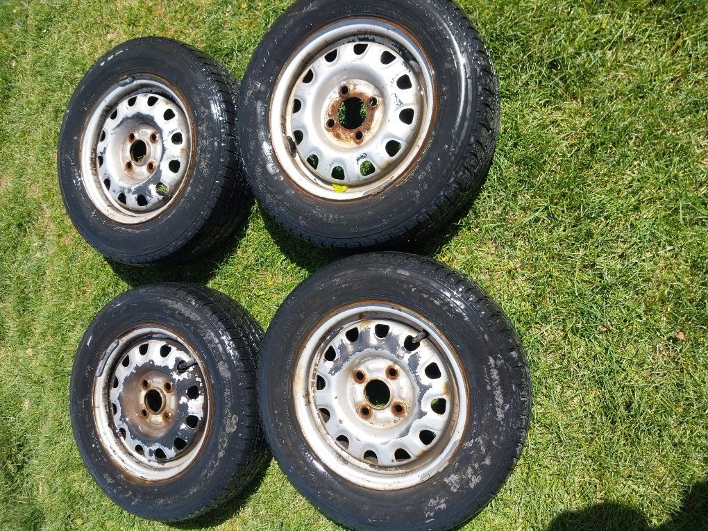 175 / 70 / 13 R set of 4  tires & wheels