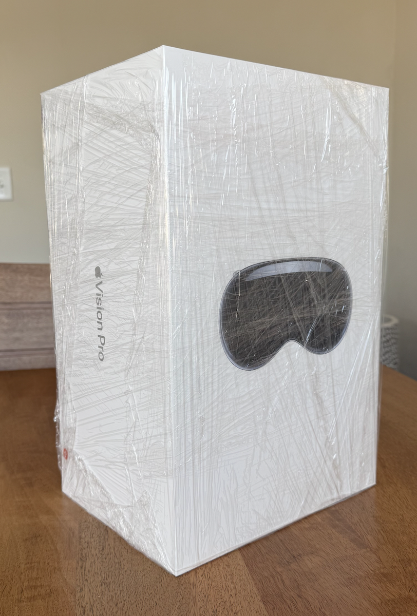 Apple Vision Pro 1TB Factory Sealed Original M2 Model w/ Dual Loop Band