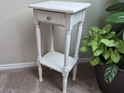 White Wood Stand