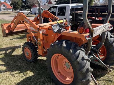 Kubota 34 HP Tractor Loader