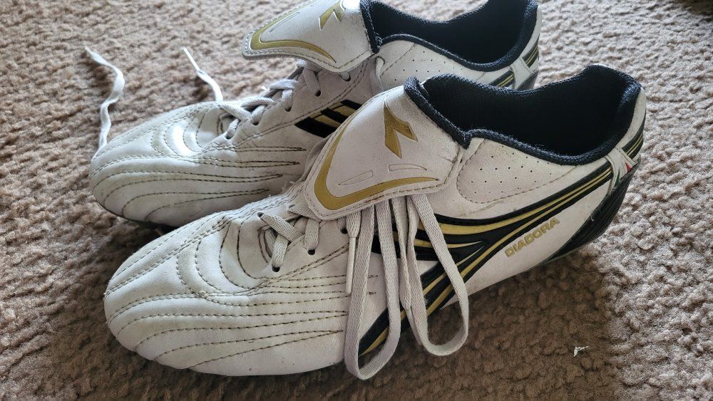 Soccer cleats