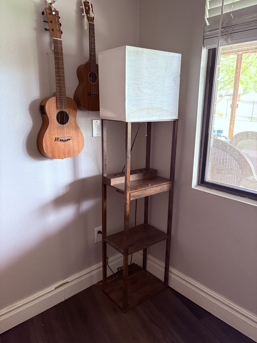 Lamp/shelf with charging