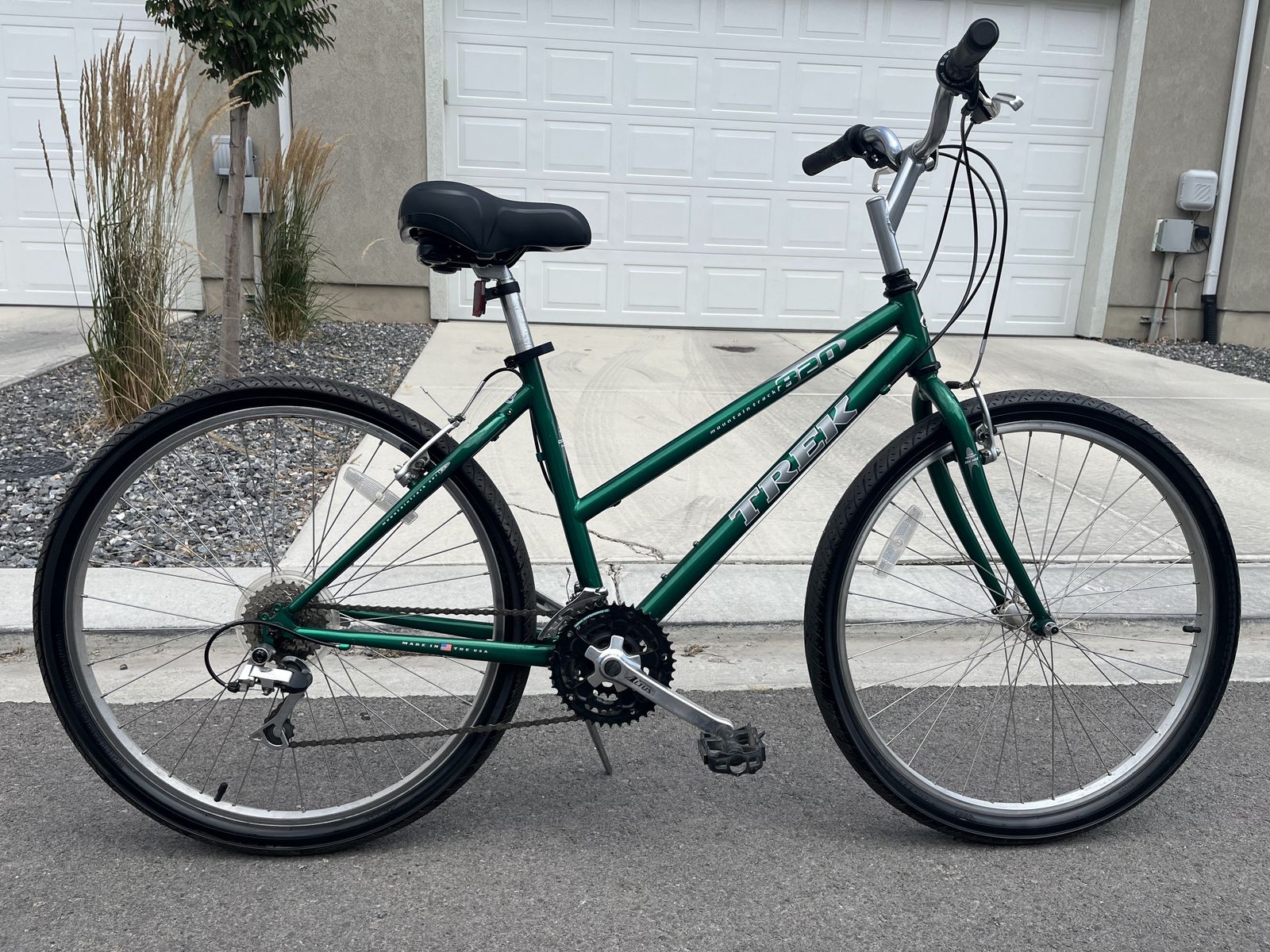 Trek 820 Mountain Track Hybrid Bike | Women's Step-Through | New Tires