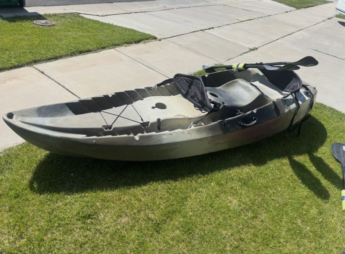 Lifetime sport fisher/angle Tandem Kayak – Camo – Seats 2 – Paddle Included