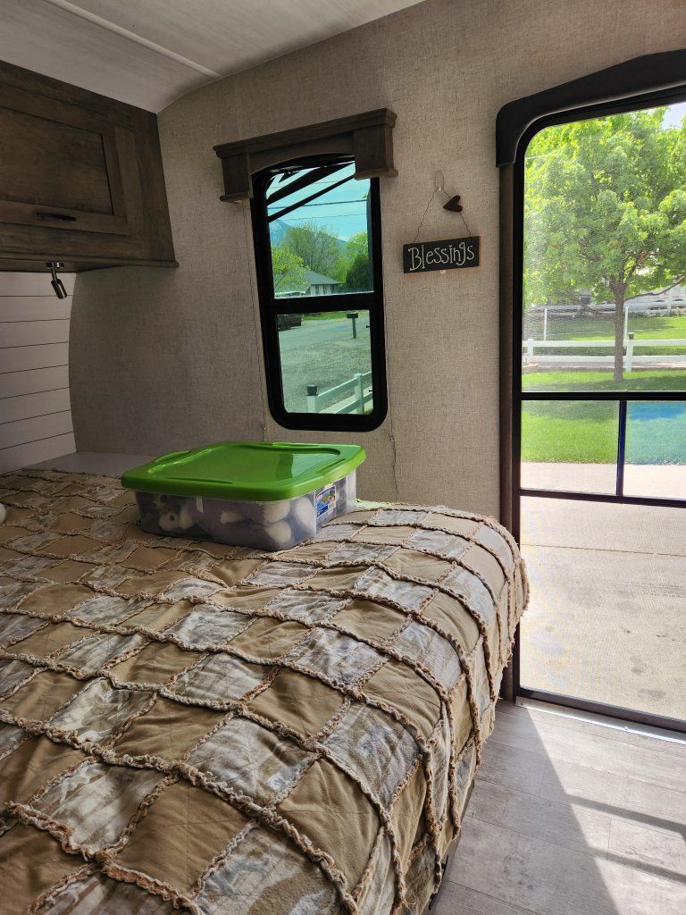 Main image 7