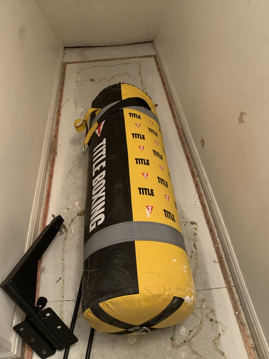 200 lbs. “TITLE BOXING Heavy Bag Black/Yellow Training Punching Bag” - A.I