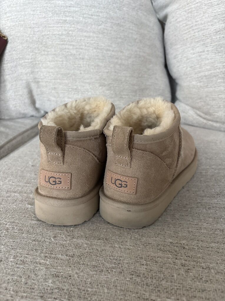 UGG Ultra Mini Boots – Size 9 – Great Condition