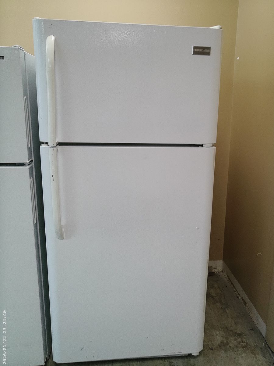 18 cf Top Freezer Refrigerator~90 Day Guarantee