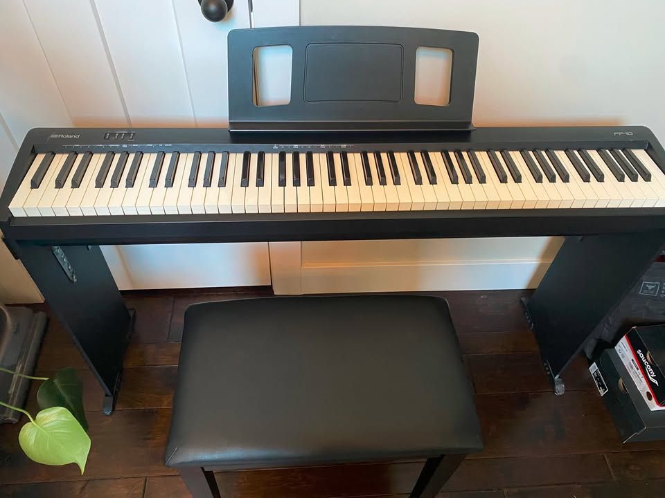 Roland FRP-1 Digital weighted keys Piano/ keyboard Bundle.