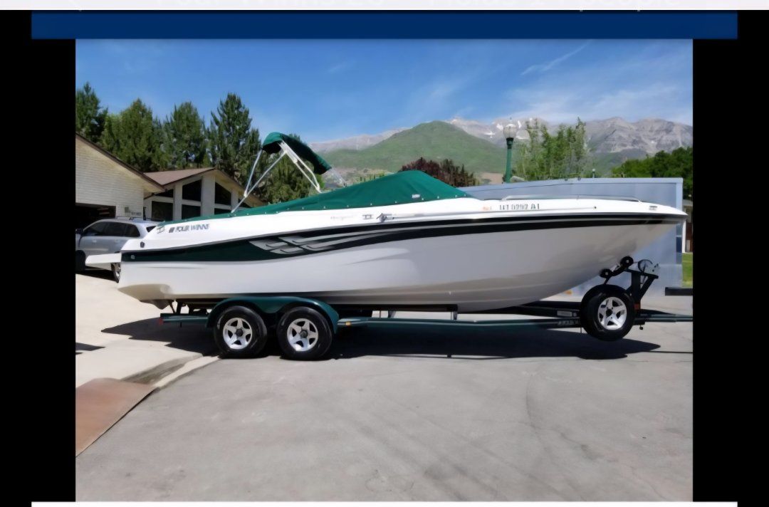 26' Four Winns 2001 Open Bow