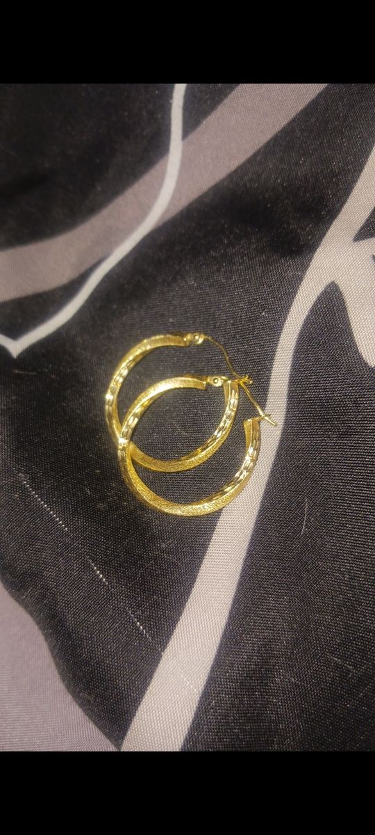 Twisted Hoop Earrings (14K Gold)