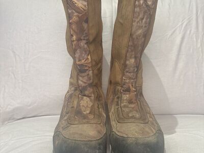 Cabela’s Men’s 9 Gore-Tex Camo Snake/Hunting Boots