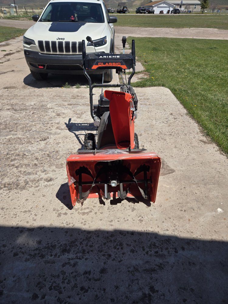 Ariens Classic 208cc AX Engine  Snow Blower - Powerful and Reliable Snow Removal