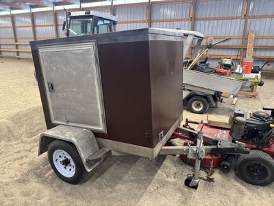 Small enclosed trailer with 2 doors and torsion suspension