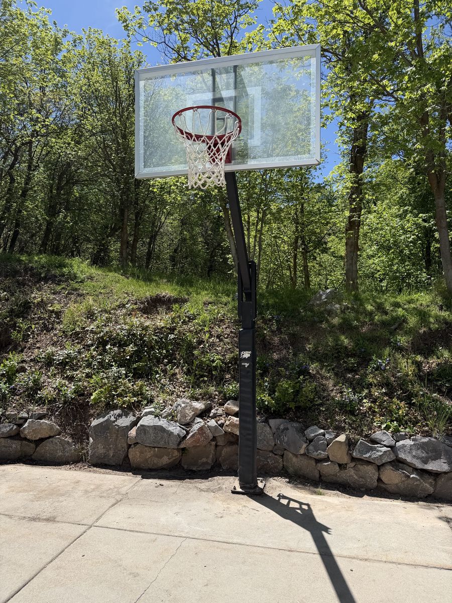 Basketball hoop