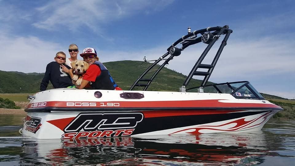 2000 MB Boss 190 Tournament Ski Boat
