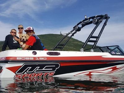 2000 MB Boss 190 Tournament Ski Boat