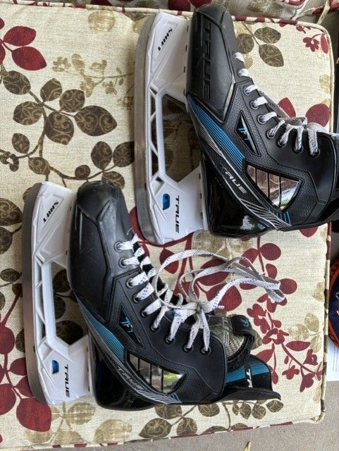 Hockey Skates: True TF7. Size 7 (8.5 US)