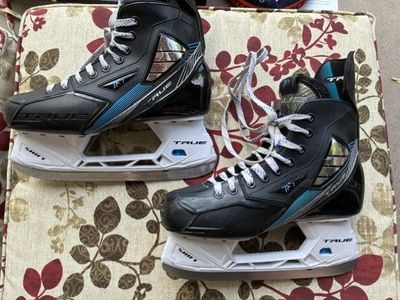 Hockey Skates: True TF7. Size 7 (8.5 US)