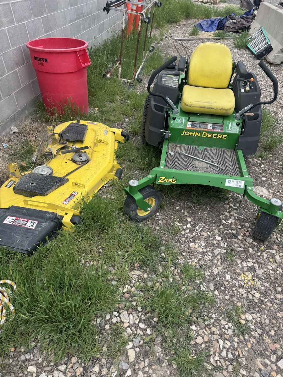 John Deere Z465 EZtrack zero-turn riding mower