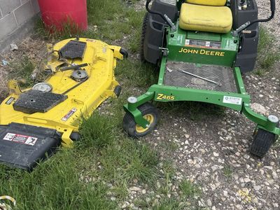 John Deere Z465 EZtrack zero-turn riding mower